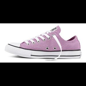 Converse Chucks in snake woven fuchsia glow